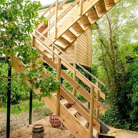 Farm stay Orangia Ecohosting Farm *